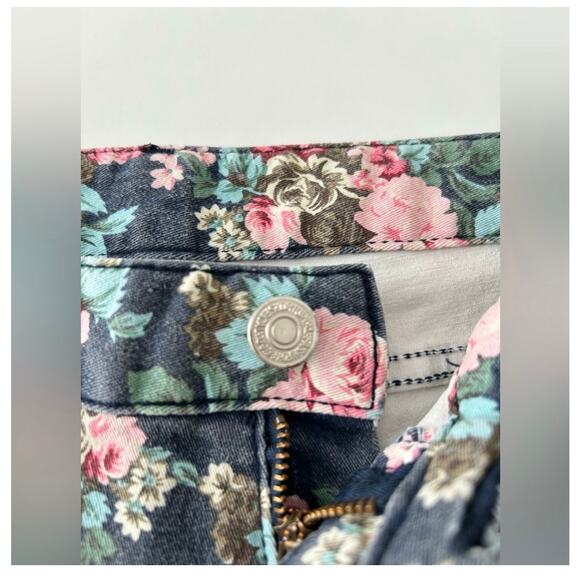 Women’s Denim Shorts, Floral Print, Size XS-S - Picture 3 of 8